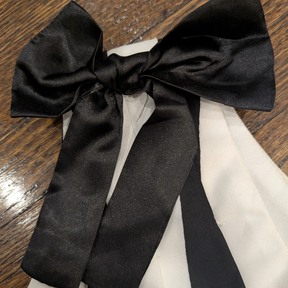 L'Atiste Black and White Striped One-Shoulder Crop Top with Bow - Picture 3 of 8